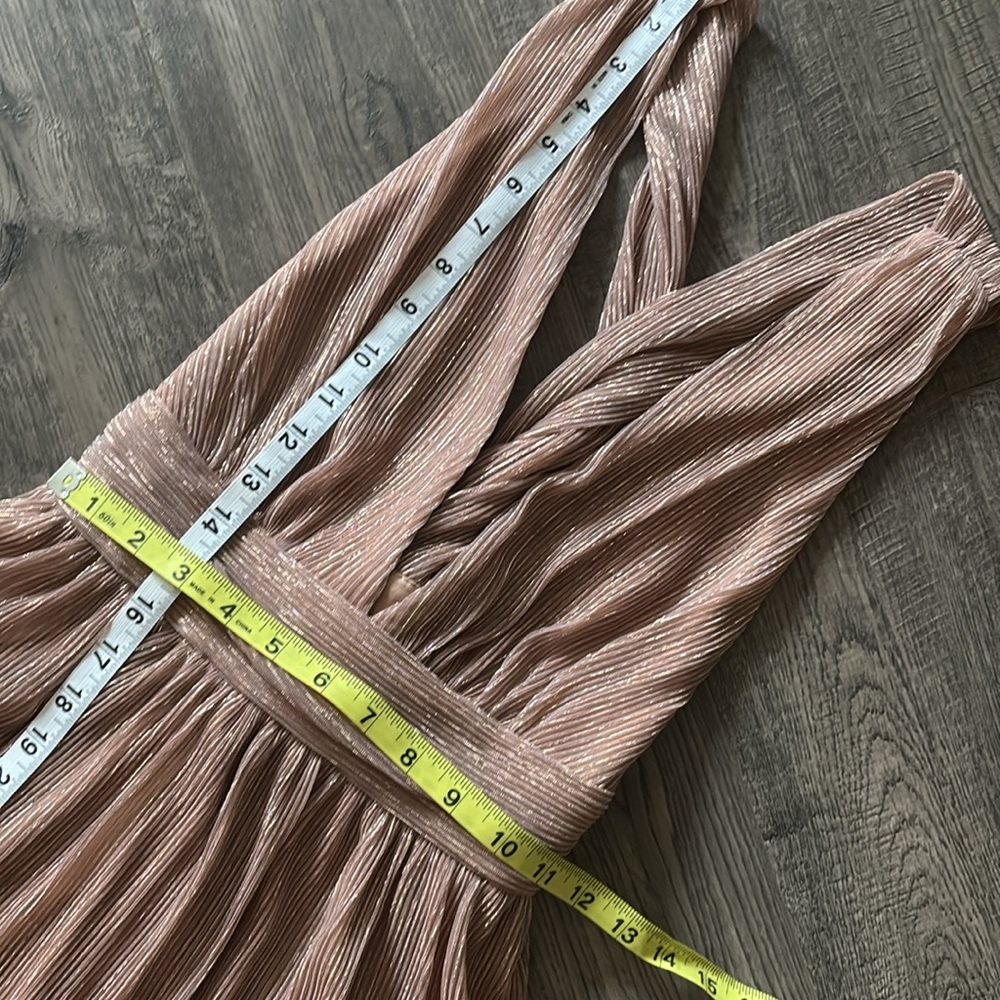 NWOT LuLu’s Metallic Rosegold Dress - Picture 8 of 16